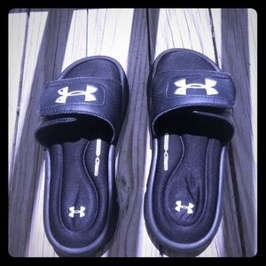 Under armour slides, size 1 youth